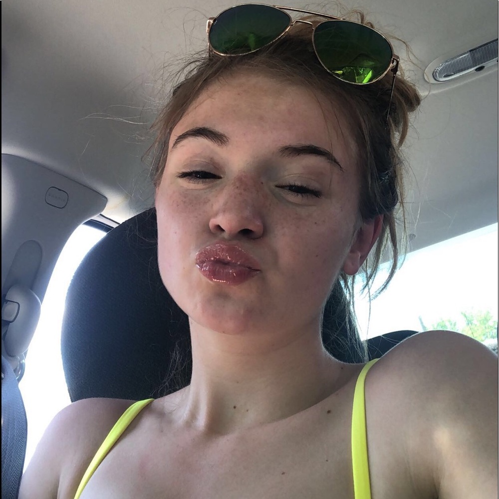 Meet your Posher, Alexia